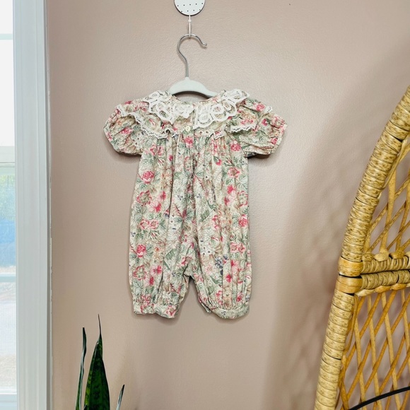 Thomas vintage floral and lace one piece - Picture 5 of 6